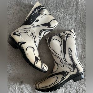 Ugg rain boots women’s size 12